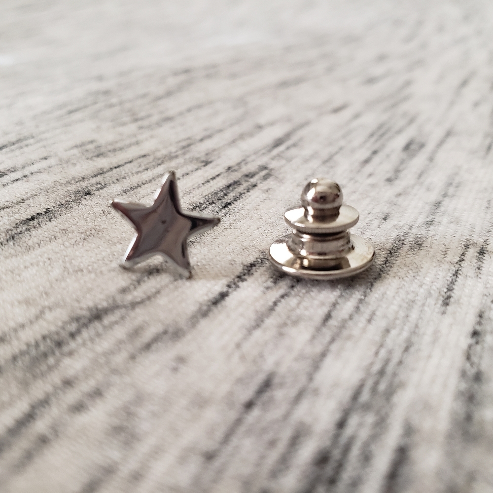 Small Five Point Star Pin